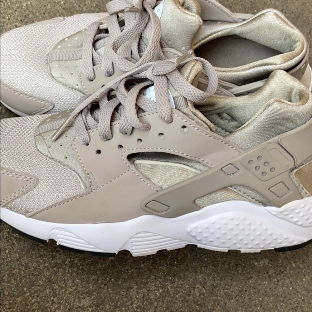 Nike - Picture 4 of 6